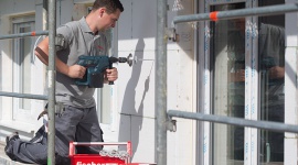 Pewność kotwienia w izolacji Dom, LIFESTYLE - Budynki energooszczędne i pasywne charakteryzują się niskim zapotrzebowaniem na energię, potrzebną np. do ogrzania pomieszczeń. To parametr możliwy do osiągnięcia jedynie w przypadku właściwie zaizolowanego obiektu.