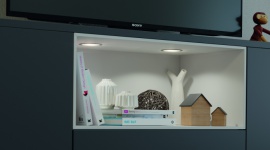 Nastrojowe oświetlenie na jesienne wieczory Dom, LIFESTYLE - Kominek i świece – to najlepsze rekwizyty do budowania nastroju w długie, jesienne wieczory. Z pomocą romantykom przychodzą także nowe technologie. Aby stworzyć magiczną atmosferę, wystarczy świadomie sterować efektem świetlnym.