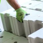 Czy ściany z silikatów wymagają otynkowania?