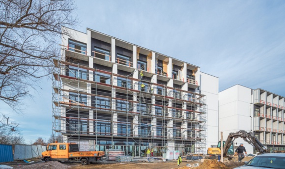 Mikroapartamenty przy lotnisku prawie gotowe Dom, LIFESTYLE - Kończy się budowa pierwszego etapu inwestycji Minimaxy we Wrocławiu. Klucze do lokali inwestorzy odbiorą już w pierwszych miesiącach nowego roku. Sami zdecydują, czy wynajmować lokale na własną rękę, czy powierzyć to operatorowi.