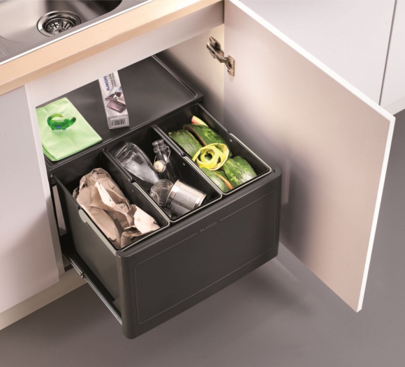 Jak segregować śmieci? Dom, LIFESTYLE - Obowiązek segregacji stał się wreszcie bardzo realny. Teraz najzwyczajniej w świecie „uderzy nas po kieszeni” i choć nie wszystkim podobają się nowe podwyżki, segregować warto i trzeba!