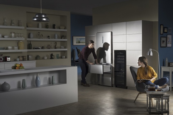 Haier prezentuje chłodziarko-zamrażarkę A3FE742CMJ z serii 70 Dom, LIFESTYLE - Nowoczesna chłodziarko-zamrażarka Haier wyposażona została w wiele praktycznych funkcji i rozwiązań, które ułatwiają życie domownikom, a także pozwalają zaoszczędzić czas i pieniądze.