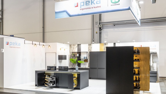 Nowe wyzwania, nowe produkty, nowe trendy – Peka podsumowuje targi Arena Design Dom, LIFESTYLE - Za nami 12. edycja Arena Design – wydarzenia prezentującego najbardziej aktualne osiągnięcia i możliwości światowego designu. Ostatnie dni lutego obfitowały w spotkania biznesowe producentów i projektantów.