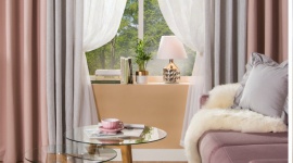 Okna gotowe na wiosnę – wybierz modne firany i dekoracje Dom, LIFESTYLE - Wykorzystaj wiosnę do wprowadzenia korzystnych zmian w swoim wnętrzu. Zacznij od praktycznej i efektownej aranżacji okien, która będzie wizytówką mieszkania i pozytywnie wpłynie na samopoczucie domowników podczas wiosennych dni.
