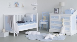 Dziecięce meble z duszą – wiemy, gdzie je znaleźć Dom, LIFESTYLE - Wyobraź sobie pokój własnego dziecka, który ujmuje ciepłem, spokojem i doborem szlachetnych materiałów. Azyl dla malucha i rodziców, znajdujących przyjemność w codziennym obcowaniu z meblami tworzonymi przez prawdziwych pasjonatów.