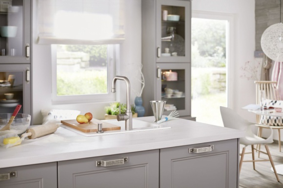 Jak wyczyścić zlewozmywak ceramiczny? Dom, LIFESTYLE - Zlewozmywaki z ceramiki można obecnie zobaczyć w wielu eleganckich i rustykalnych kuchniach. Niech nie zwiedzie Was ich delikatna uroda – taki zlewozmywak jest bardzo twardy i odporny.