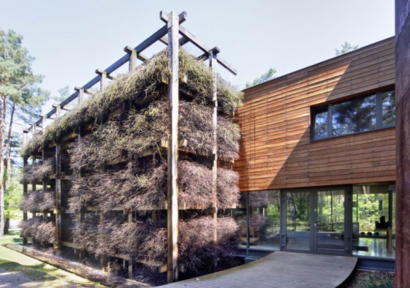 Prawdziwie rodzinny dom architekta Dom, LIFESTYLE - Rodzina to jedna z najważniejszych wartości w życiu architekta Bogdana Kulczyńskiego. Dlatego jednym z jego marzeń było zbudowanie domu dla siebie i bliskich – wielopokoleniowego, pełnego ludzi, otwartego dla gości.