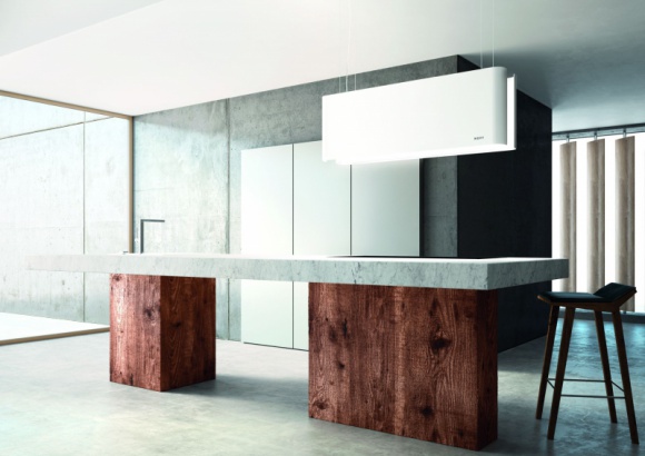 Okap jak designerska lampa Dom, LIFESTYLE - Gdy coraz częściej decydujemy się na otwartą przestrzeń dzienną, połączoną z kuchnią, bardziej dostrzegamy istotną rolę okapu odprowadzającego opary.