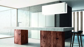 Okap jak designerska lampa Dom, LIFESTYLE - Gdy coraz częściej decydujemy się na otwartą przestrzeń dzienną, połączoną z kuchnią, bardziej dostrzegamy istotną rolę okapu odprowadzającego opary.