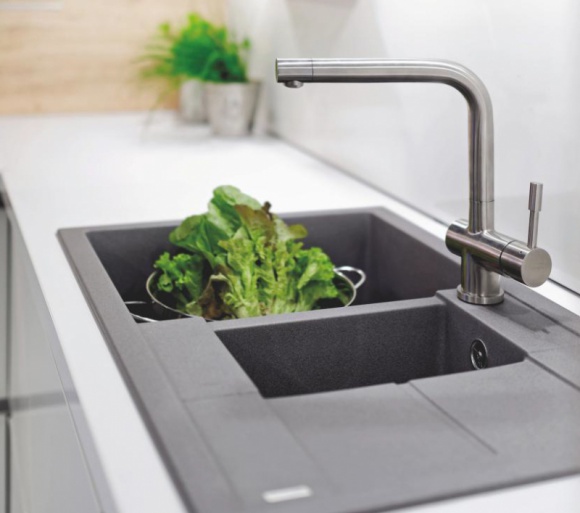 Sezon letni w strefie zmywania Dom, LIFESTYLE - Dyskomfort braku funkcjonalnej strefy zmywania możemy odczuć szczególnie latem, kiedy jemy więcej świeżych warzyw i owoców, które przed spożyciem trzeba umyć.