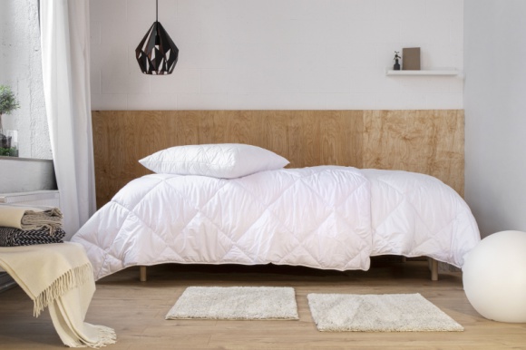 Jak sypiać lepiej? Dom, LIFESTYLE - Każdemu z nas zdarza się „wstać lewą nogą”. Jednak, gdy znużenie towarzyszy nam każdego kolejnego dnia, warto dowiedzieć się, gdzie leży przyczyna tego stanu. Być może powielamy nawyki, które utrudniają skuteczną regenerację?