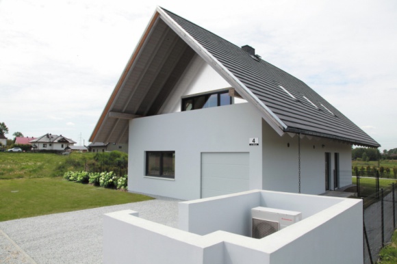 Powtarzalny i indywidualny – o projekcie Domu Optymalnego w Radostowicach Dom, LIFESTYLE - Dom Optymalny to pierwszy projekt powtarzalny stworzony przez Roberta Koniecznego. Architekt znany z innowacyjnego i „poszukującego” podejścia do architektury nie zaproponował jednak obiektu podobnego do tych, jakich na pęczki znaleźć można w katalogach.