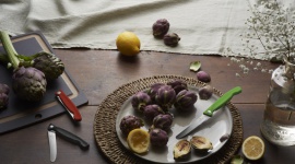 KULTOWY NÓŻ VICTORINOX W NOWEJ ODSŁONIE Dom, LIFESTYLE - „Pikutek” i „pomidorek”, jak potocznie nazywany jest ten popularny, niewielki nóż do warzyw i owoców Victorinox, choć niepozorny z wyglądu, doskonale sprawdza się w każdej kuchni. Teraz dostępny jest w nowej wersji jako składany, podręczny nóż Swiss Classic.