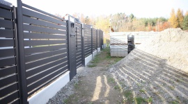 Solidny fundament pod ogrodzenie