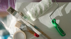 Jak (po)prawnie przygotować się do remontu? Dom, LIFESTYLE - Nowy rok, nowe… wnętrze? Jeśli wśród Twoich postanowień noworocznych znalazł się remont, to oprócz wyboru nowego koloru ścian czy wyposażenia, warto pomyśleć także o prawnej stronie umowy z firmą, której go zlecimy, radzi prawnik z DAS Towarzystwa Ubezpieczeń Ochrony Prawnej.