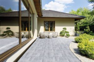 Polbruk_Lamell(3) Trendy tarasowe. Ponadczasowe szarości i geometryczne kształty.