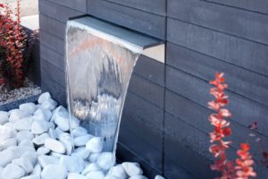 Ogrodzenie Neo, fontanna(2) Fontanna – Lato coraz bliżej, a wraz z nim gorące dni i wieczory – Stwórz fontannę w swoim ogrodzie!