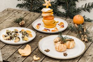 Shell Fyrklovern (3) Prostota i naturalność – przepis na piękną zimową aranżację stołu – Kolekcja stoneware SHELL Fyrklövern